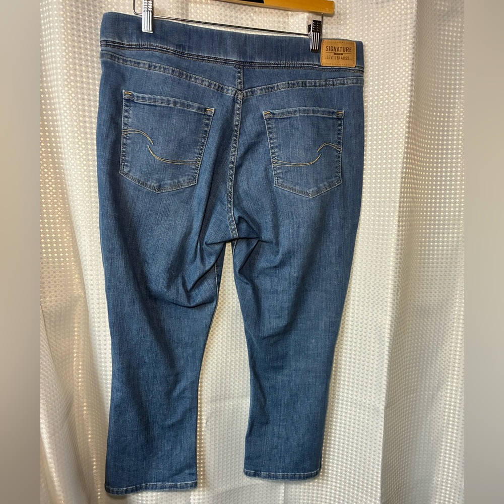 Levi’s Women's size 14 pull-on capri - Picture 2 of 9